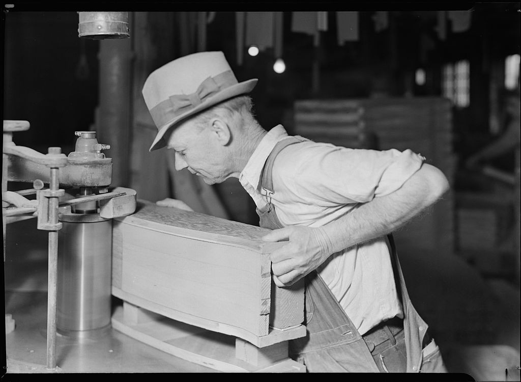 Lewis Hine [Public domain], via Wikimedia Commons